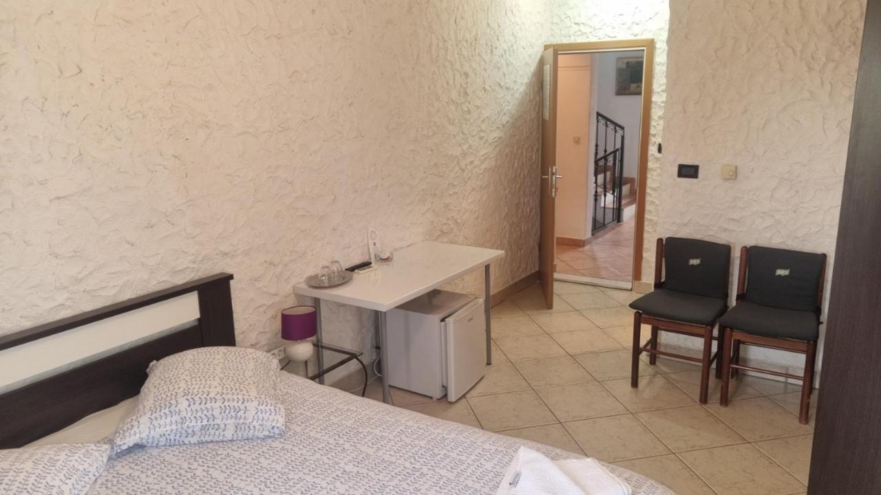 B&B Feral Ровинь Экстерьер фото