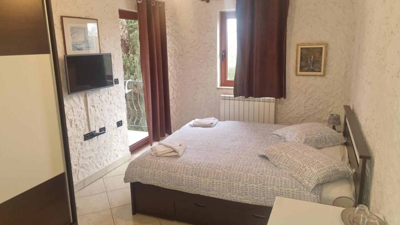 B&B Feral Ровинь Экстерьер фото